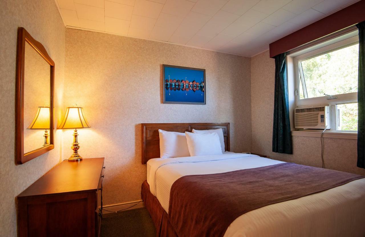 Dutch Inn Cornwall Esterno foto